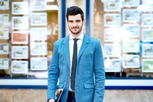 Faut-il engager une agence immobilière pour vendre sa maison ou appartement ?